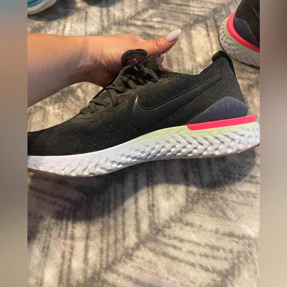Nike Mens Black and Pink Athletic Shoes